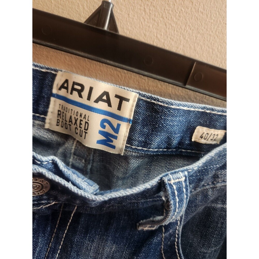 Ariat Men's M2 Traditional Relaxed Stirling Stretch Boot Cut Jeans Size 40/32 - Picture 3 of 7